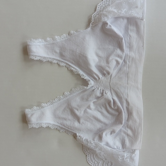 NWT Lovely Lace Front Hook Bra LARGE 40-42 White Lacey Soft Comfy FLAW - Picture 15 of 16